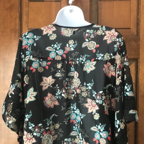 Zac & Rachel Black w/Colorful Flowers Pullover Blouse w/Butterfly Sleeves Large - Picture 11 of 15